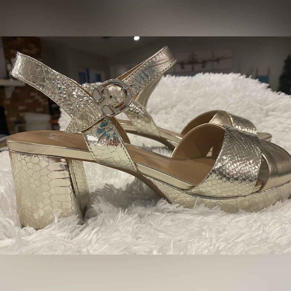 Aerosoles Camera Platform Sandals in Gold Foil